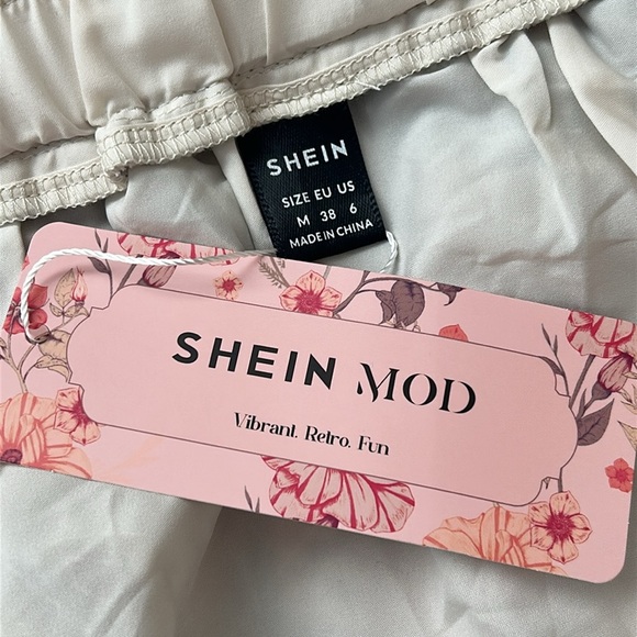 Babydoll Cropped Top SHEIN NWT Blue and Cream Floral Smocked Camisole size M - Picture 6 of 12